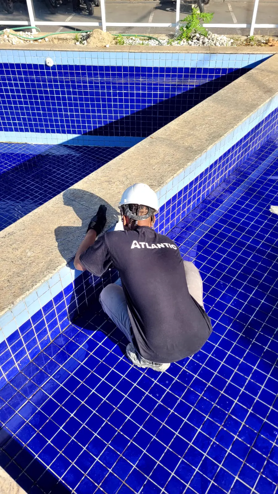 Limpeza de piscina em condomínio